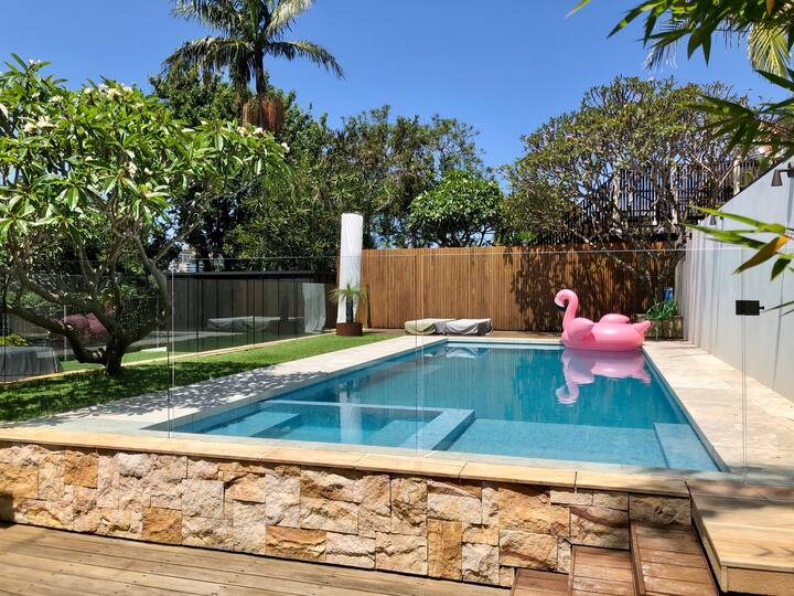 Luxury resort style pool & hot tub walk to Manly Houses for Rent in