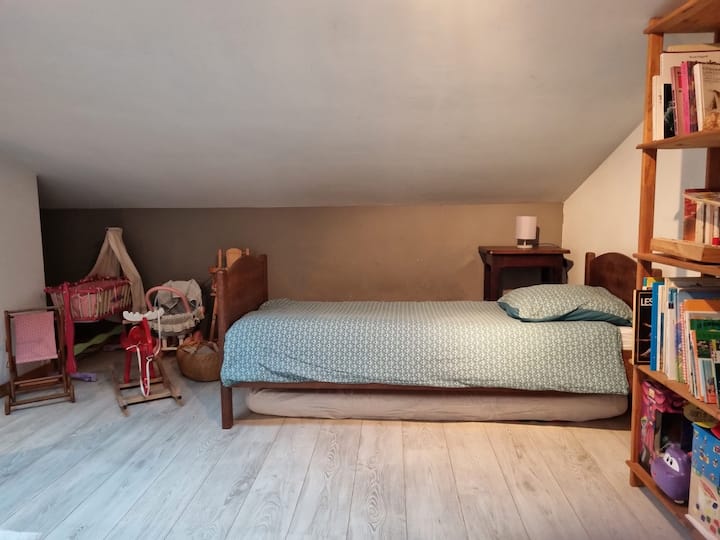 Mezzanine / lit simple + matelas d 'point