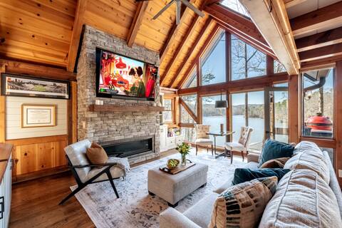 Hygge House: Lakefront w/ Dock, Hottub & Grills