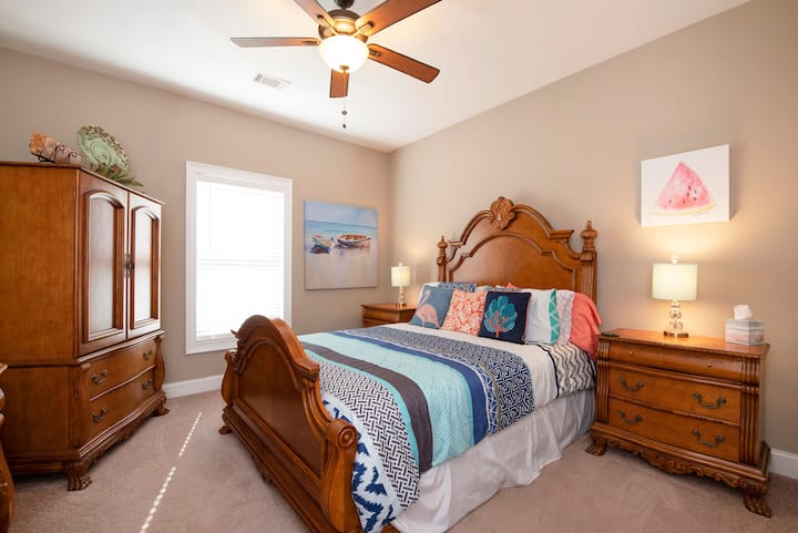 Bedroom #2 main floor. 1 queen bed