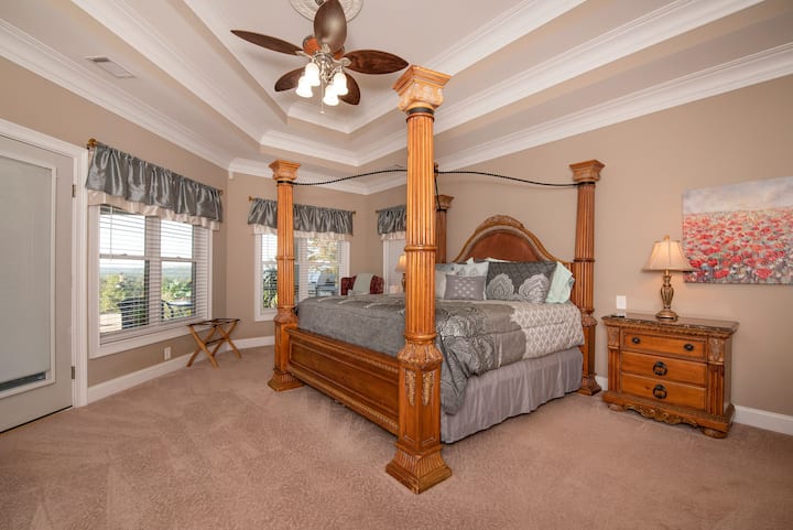 Master bedroom #1,  1 king bed