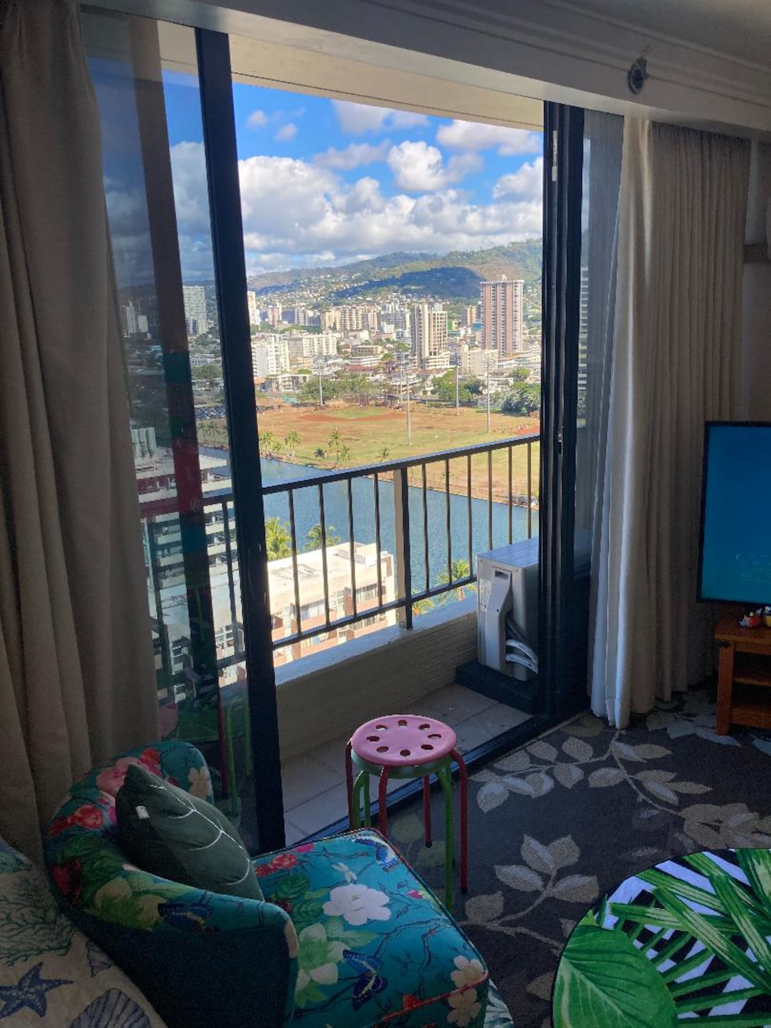 Resort in Honolulu · ★4.73 · Studio · 3 beds · 1 private bath - Image 5