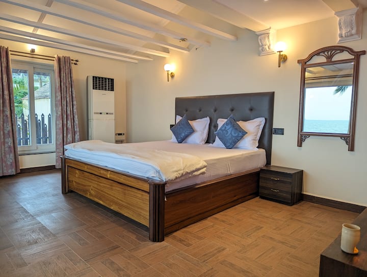 Bedroom 1 image 2