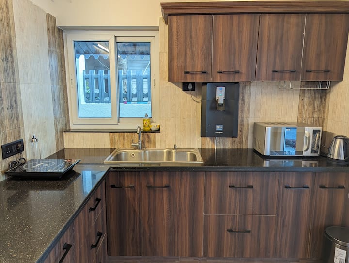 Full kitchen image 2