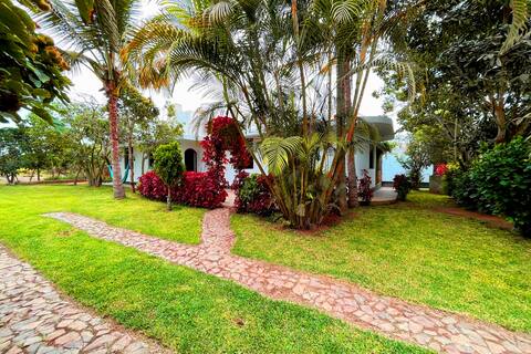 Private cottage near Chanchan/petfriendly