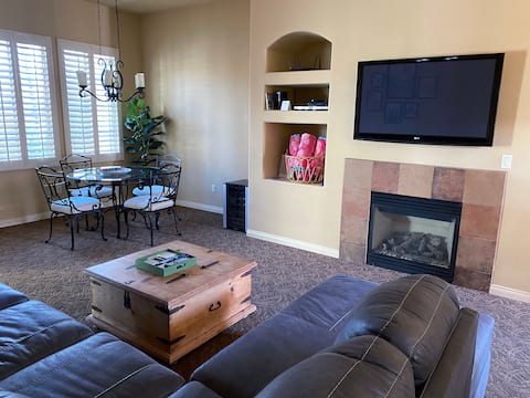 Top Airbnb: Spacious 1B villa w/ kitchen and resort amenities! in La Quinta