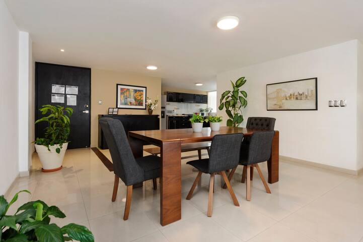 Big & Lightful gallery image 4