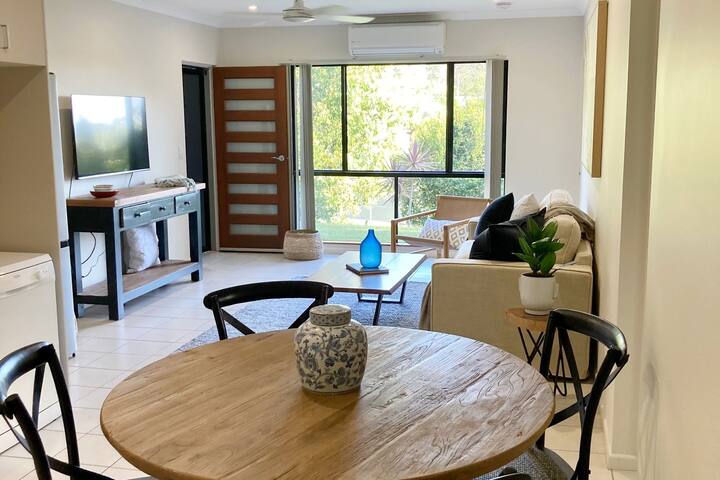 Leafy 2brm flat 5min drive to Coolum Beach gallery image 3