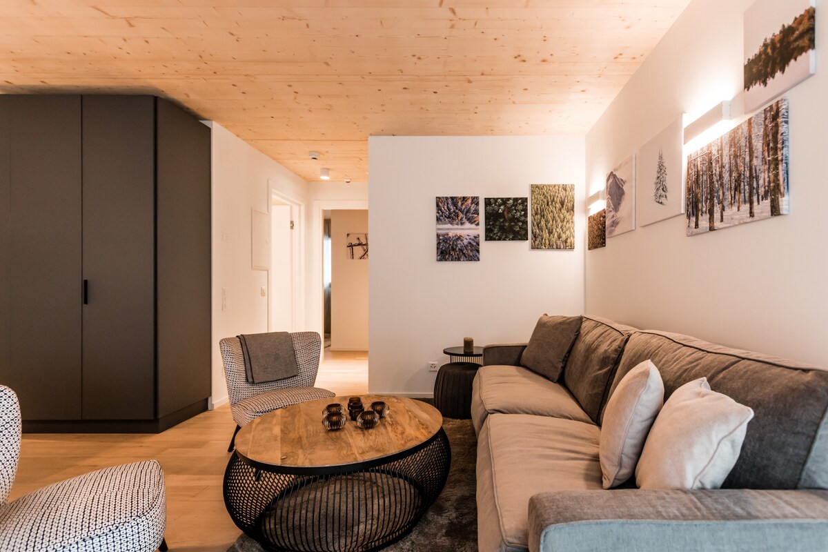 Кауч на спуштање во дневната соба