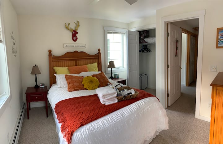 We filled our fall room with the colors that make autumn in Vermont so magical. 