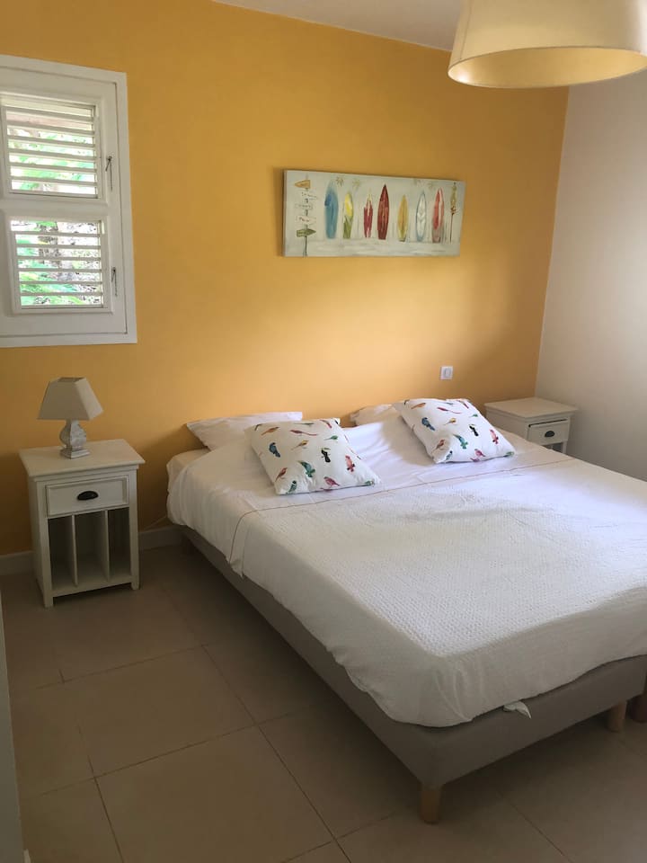 chumba cha kulala na vitanda viwili au ukubwa wa king 180 sentimita 