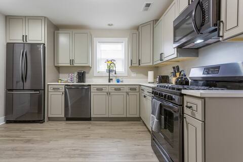 *The Belltower Haven*Large*Family Friendly*Wi-Fi