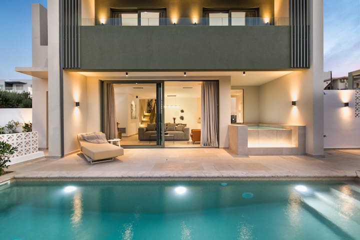 Lux Sea View Villa by CHANiA LiVING STORiES