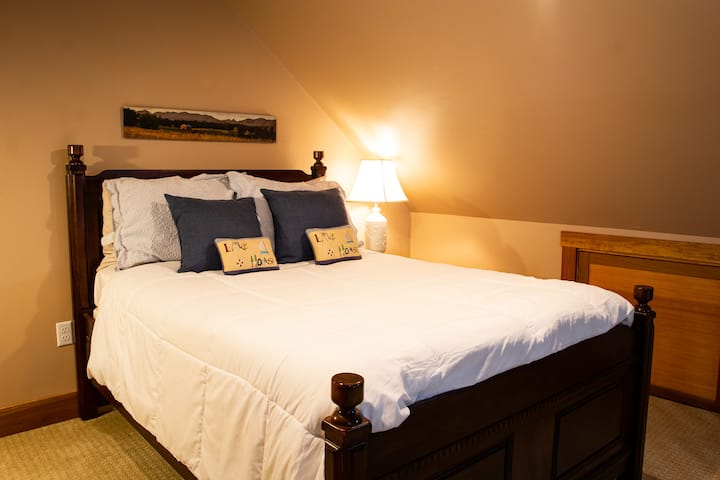 Loft bunkhouse me krevat dopio "queen"