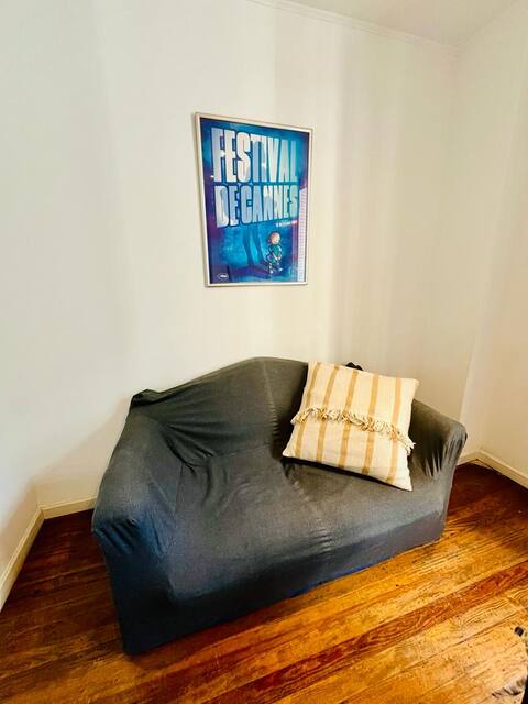Top Airbnb: 2 Bedrooms and a Balcony in a French apartment en Retiro