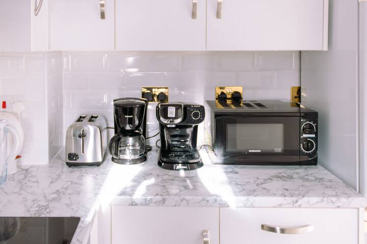 4-Bedroom Flat near Central, 2-Min Walk to Metro gallery image 2