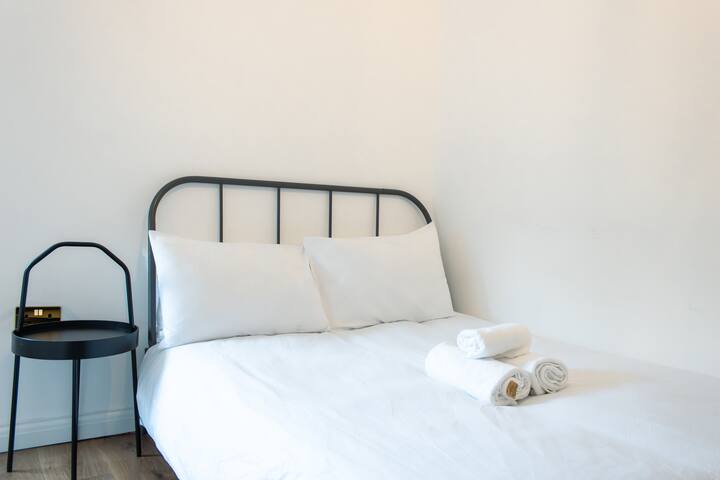 4-Bedroom Flat near Central, 2-Min Walk to Metro gallery image 5