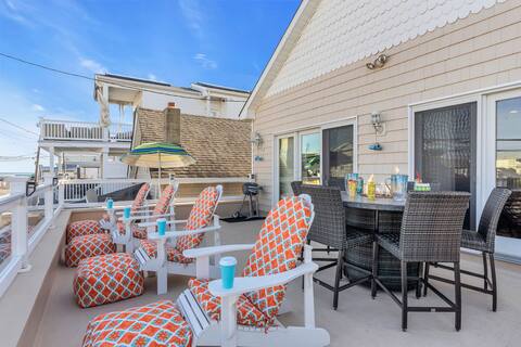 Trendy & fun 6 BR-100 steps to Beach-few more Bay