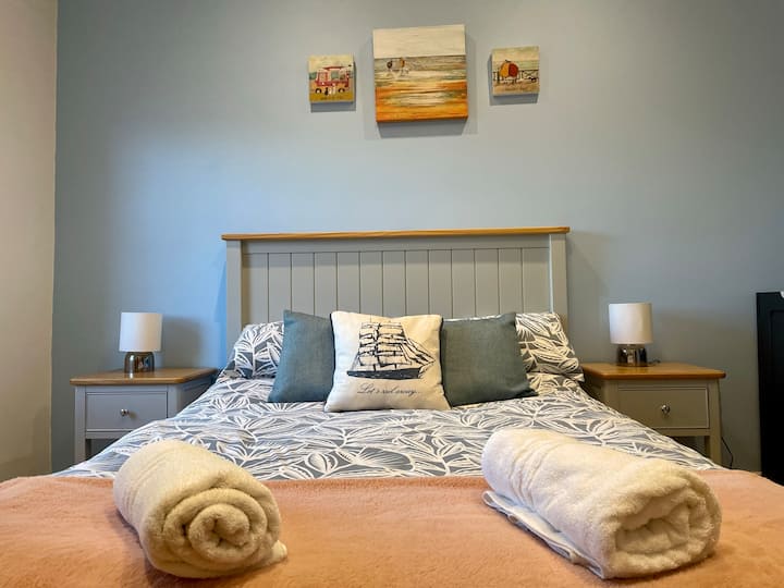 Двойна спалня със самостоятелна душ кабина.