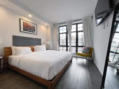 Successful Airbnb property: 138 Bowery Suite w. Living Room Space in Lower East Side