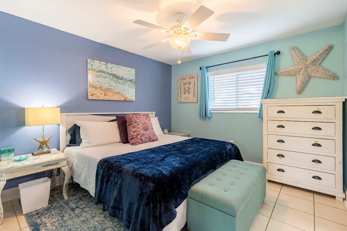 The bedroom features a comfortable King sized bed fitted with bamboo sheets.