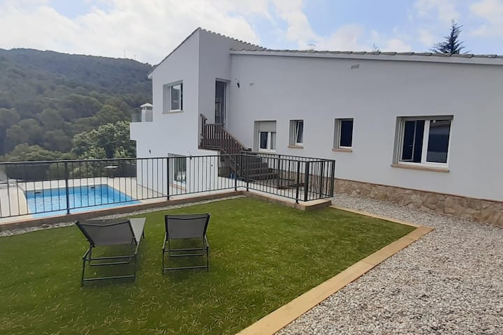 Modern villa with stunning views & private pool