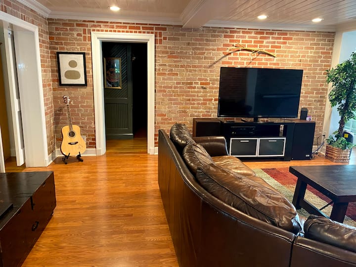 3 blocks from LSU 3 BR home w luxury kitchen Houses for Rent in Baton