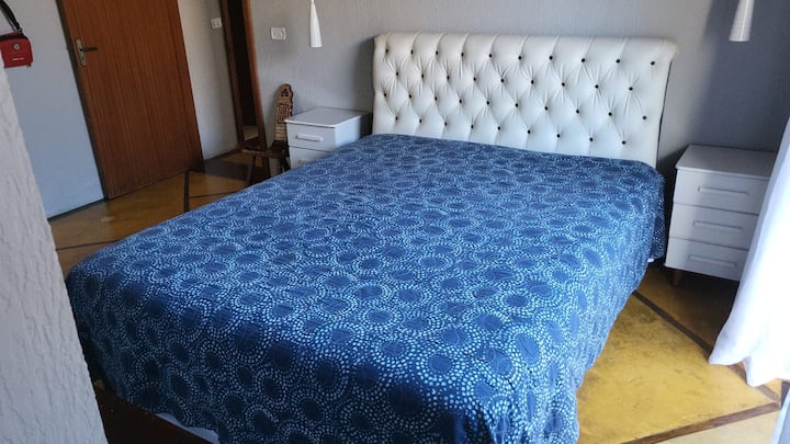 Schlafzimmer 1