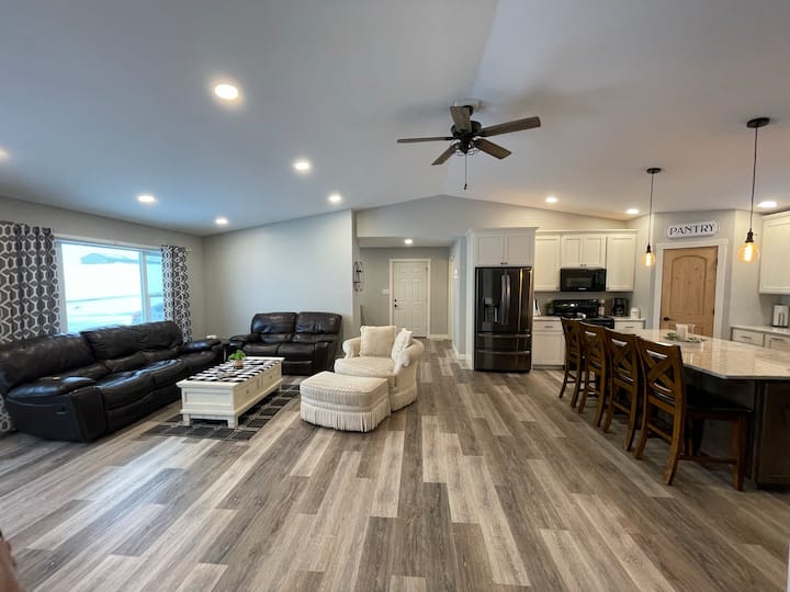 "Highlander" House 4 Bed 3 Bath- Ackerman Valley