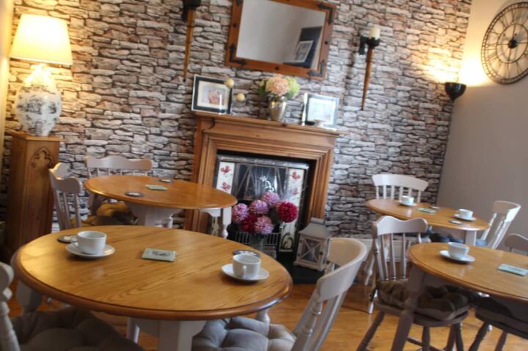 Საუზმის ოთახი (ფასში შედის სრული საუზმე)