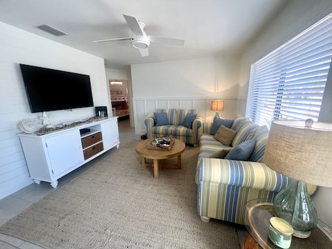 Top Airbnb: Enjoy the Salt Life w/Gulf Access Dock＋Kayak＋Bike in St. James City
