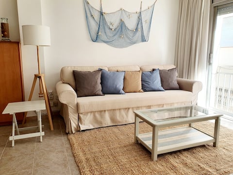 Popular Airbnb listing: Charming beach apartment with a nautical style in Torredembarra