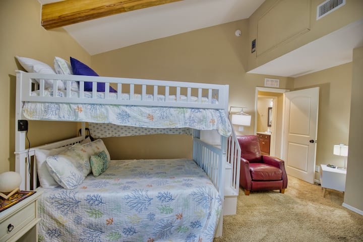 Chumba cha kulala cha kwanza 