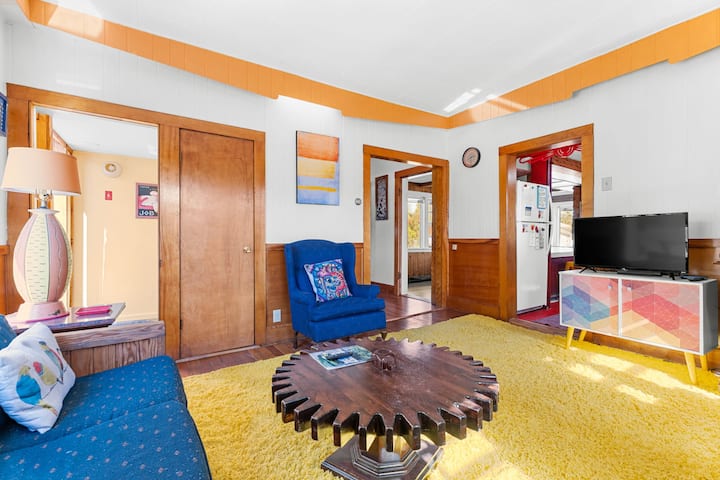 Whimsy Cottage • Jay Peak Vermont Family Getaway - Jay, VT