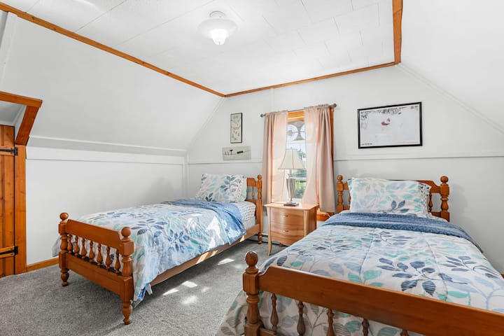 Bedroom 3 at Whimsy Cottage has 2 twin size beds.