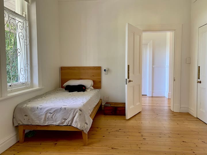 dhomë gjumi në katin e poshtëm 3