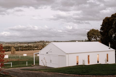 Popular Airbnb listing: The Barn | Luxury Yarra Valley Bridal Stay in Melbourne