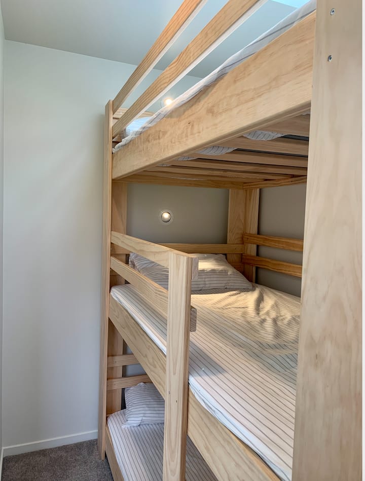 Triple bunk room