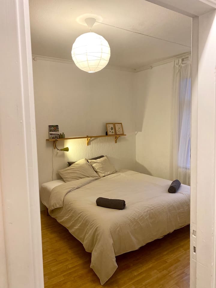 Double room on the second floor including a walk in wardrobe and hall entrance. 