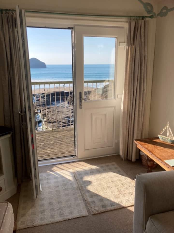 Praxis Trebarwith Strand Flats for Rent in Cornwall, England, United