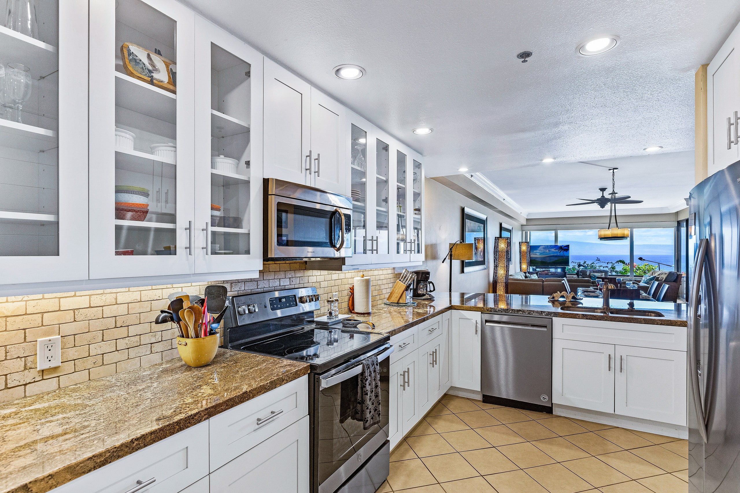 Condo in Lahaina · ★4.93 · 2 bedrooms · 3 beds · 2 private baths - Image 19