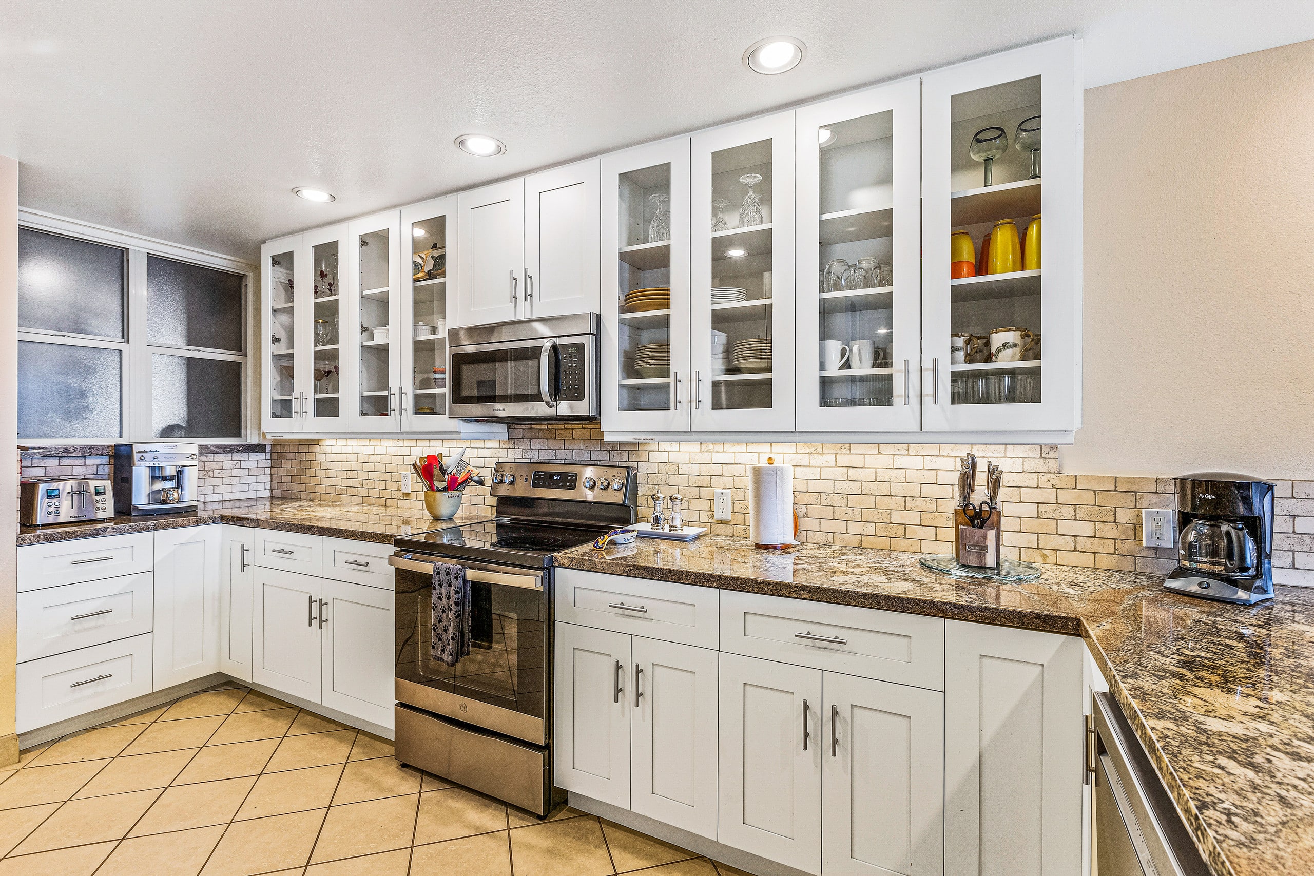 Condo in Lahaina · ★4.93 · 2 bedrooms · 3 beds · 2 private baths - Image 18