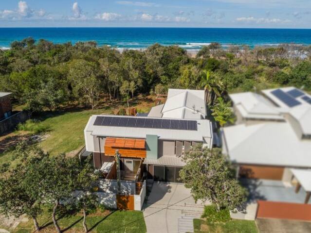 Beachfront Heated pool 1km to village gallery image 4