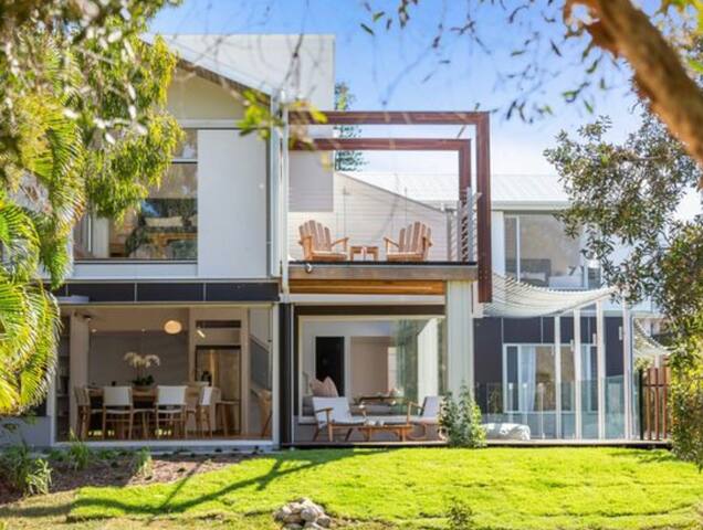 Beachfront Heated pool 1km to village gallery image 3