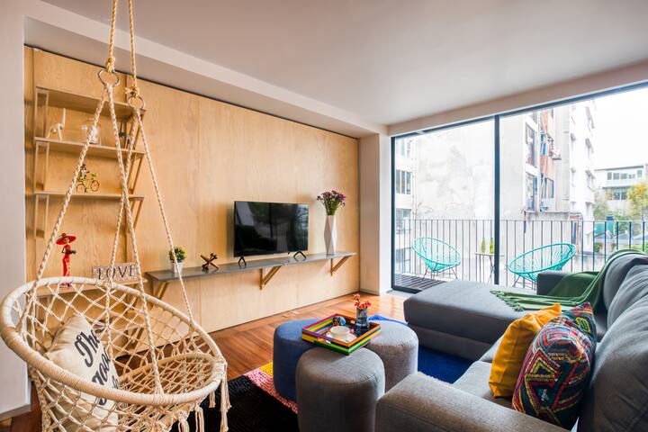 Parkside Chic | Trendy Apt w/ Balcony by Pque Mex! gallery image 2