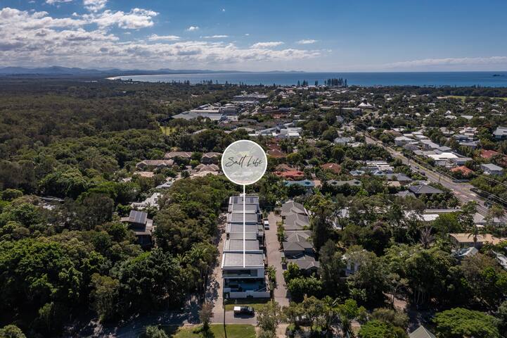Salt Life Byron. Wifi, Parking & Pool in Paradise gallery image 3
