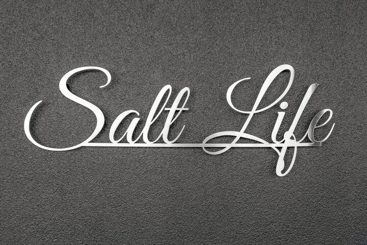 Salt Life Byron. Wifi, Parking & Pool in Paradise gallery image 2