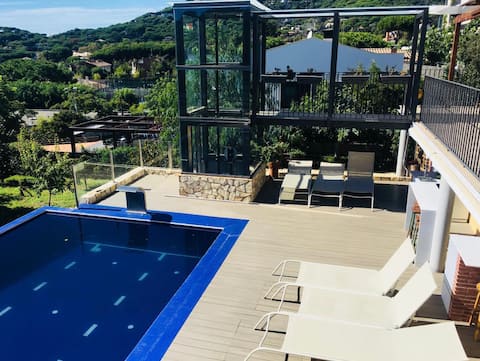 Amazing house with pool and views 20km from BCN