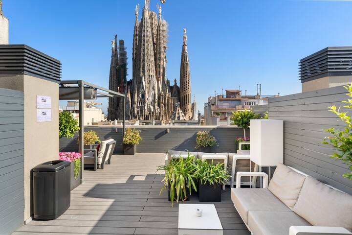 Amazing 4-bedroom apart with Sagrada Familia views gallery image 3
