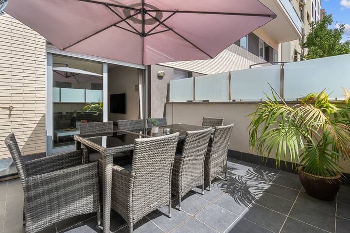 Large 3 bedroom Duplex with Sagrada Familia view gallery image 5